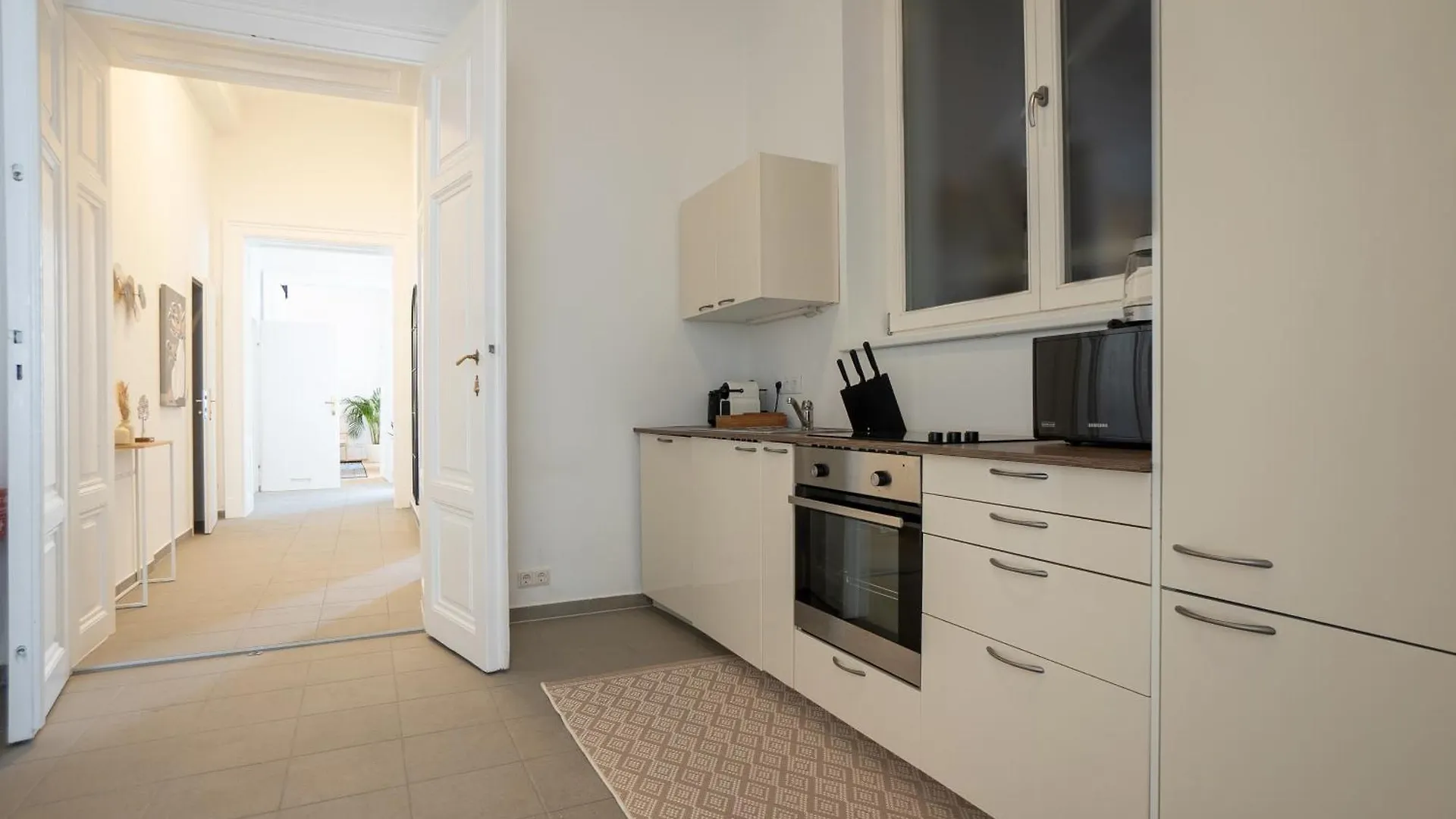 Apartment Vibrant 107 M2 Flat In The City Center Vienna