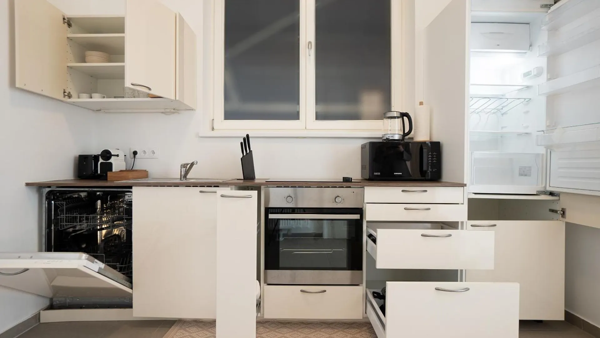 Vibrant 107 M2 Flat In The City Center Vienna Apartment