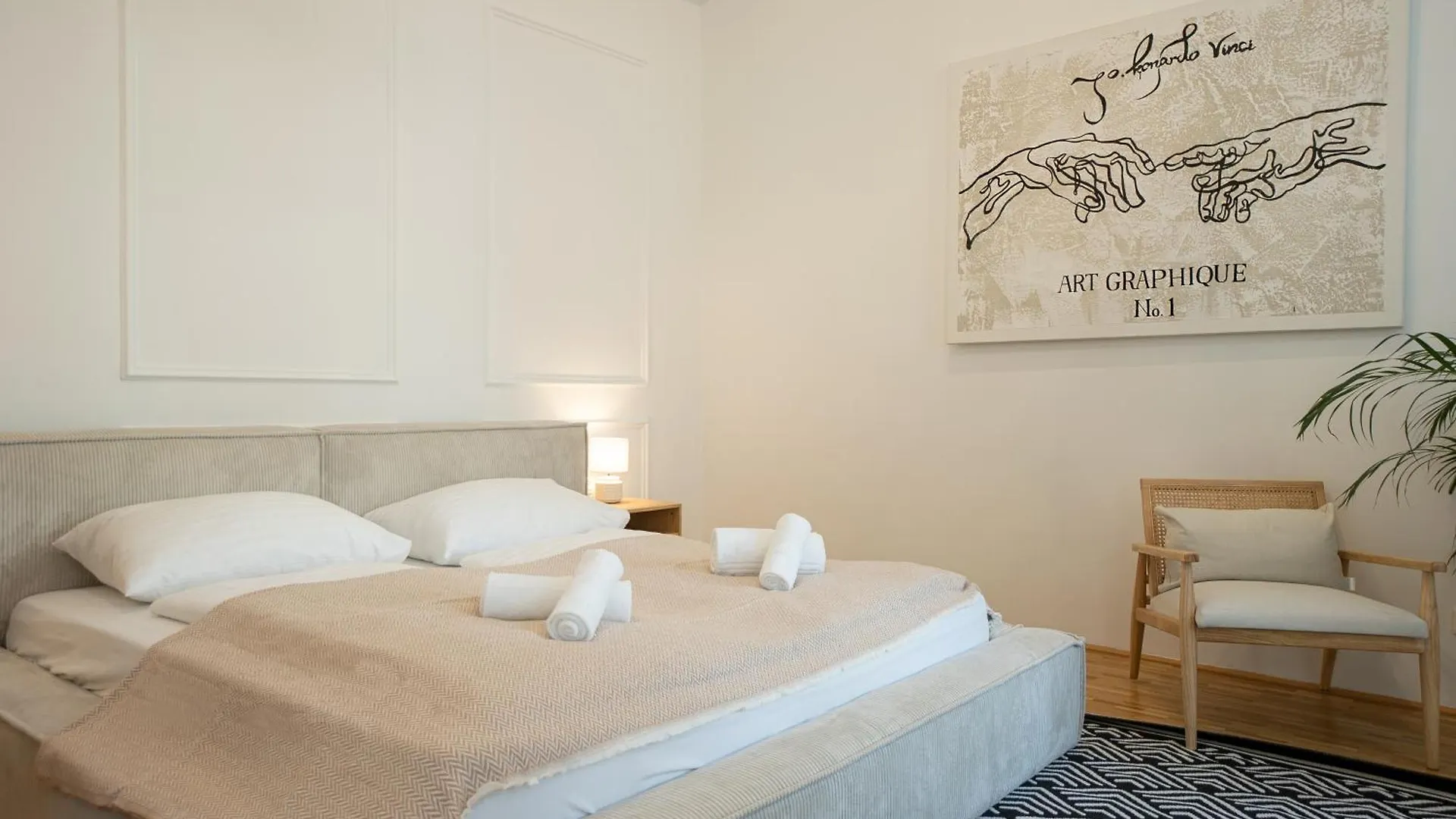 Vibrant 107 M2 Flat In The City Center Vienna Apartment
