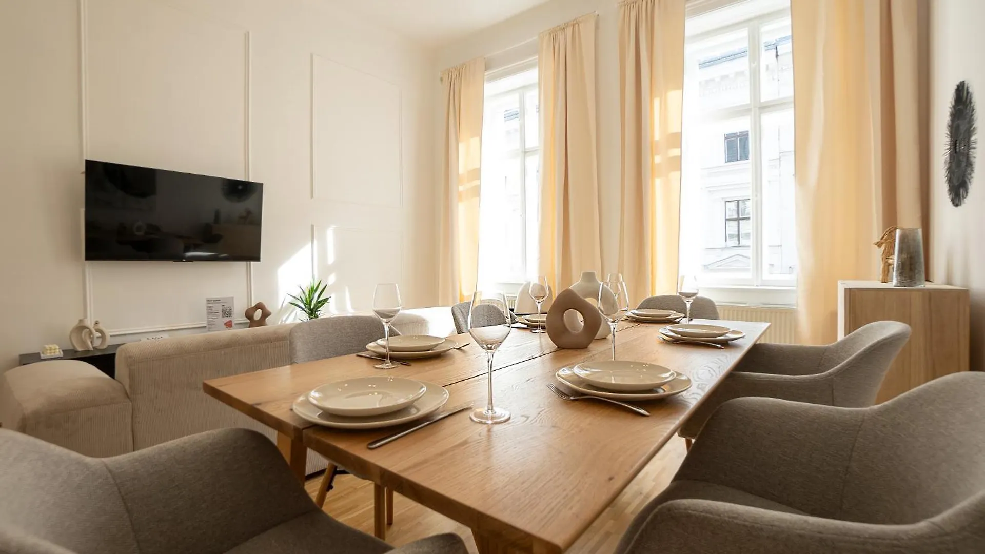 Vibrant 107 M2 Flat In The City Center location