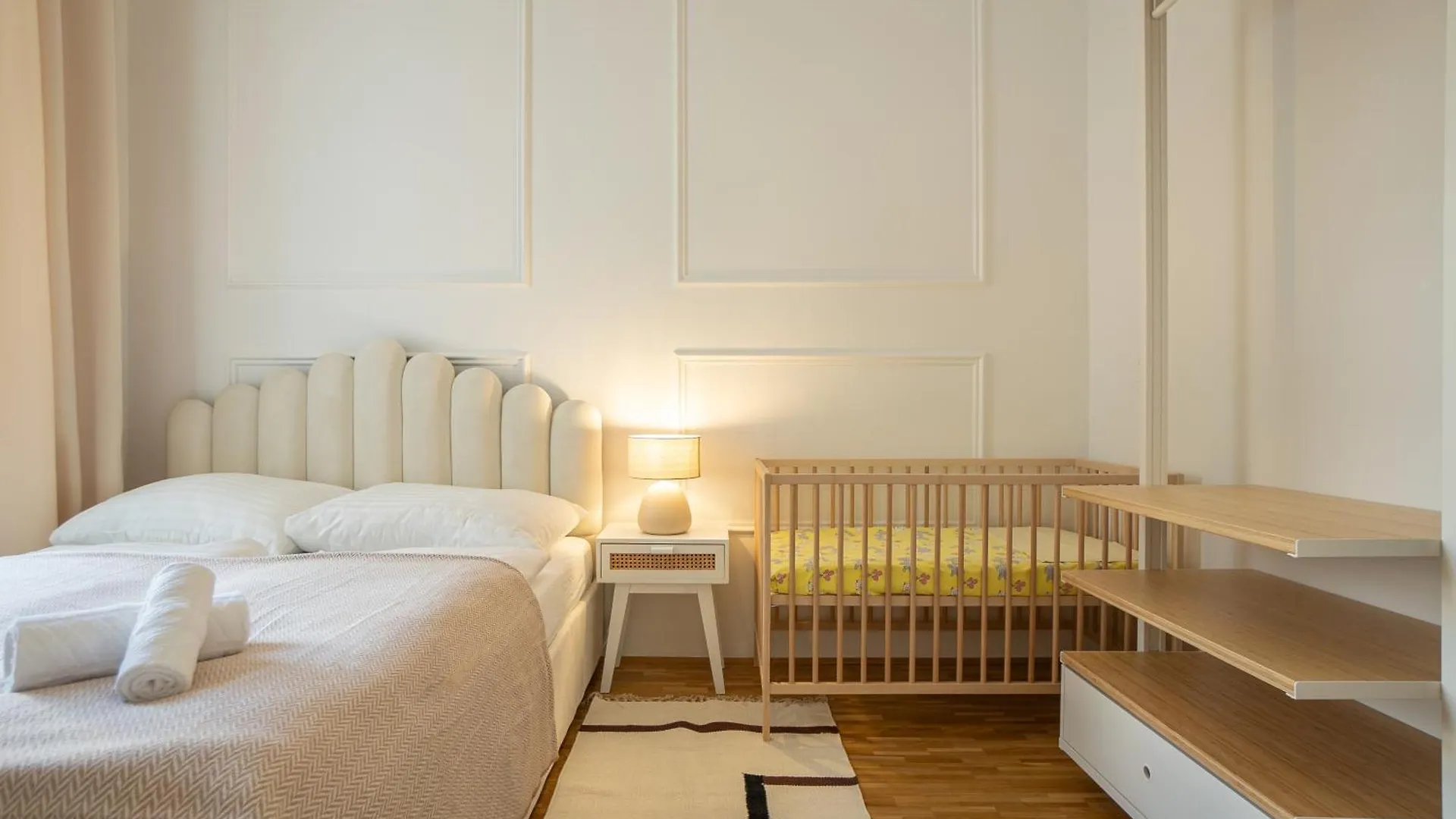 Apartment Vibrant 107 M2 Flat In The City Center Vienna