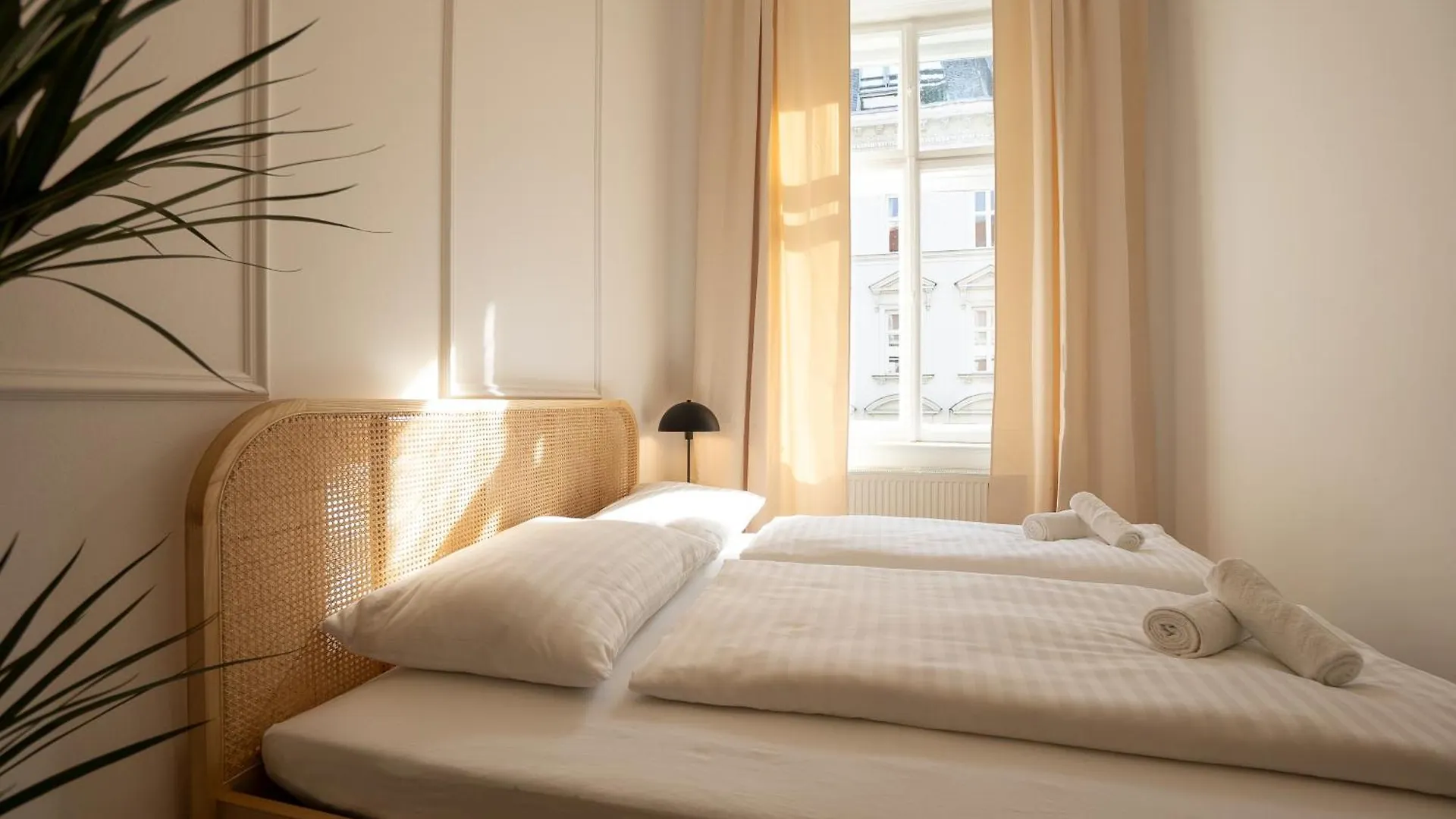 Vibrant 107 M2 Flat In The City Center Vienna Apartment
